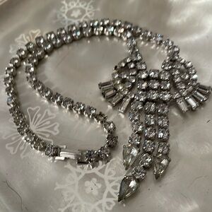 Beautiful 50’s mid century vintage necklace with sparkling rhinestones